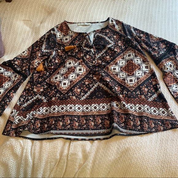 Patterned Blouse - Picture 3 of 4